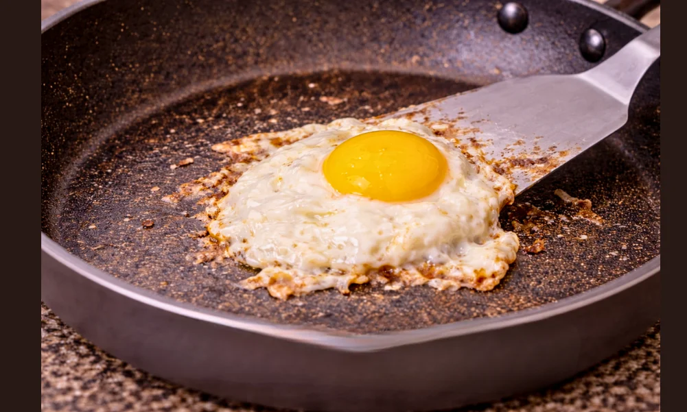 Food sticking to worn non-stick cookware surface