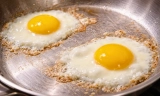 How to Cook Eggs on Stainless Steel Without Sticking