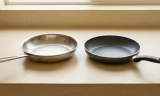 Stainless Steel vs Non-Stick Cookware: Surface Behavior, Heat Limits, and Longevity